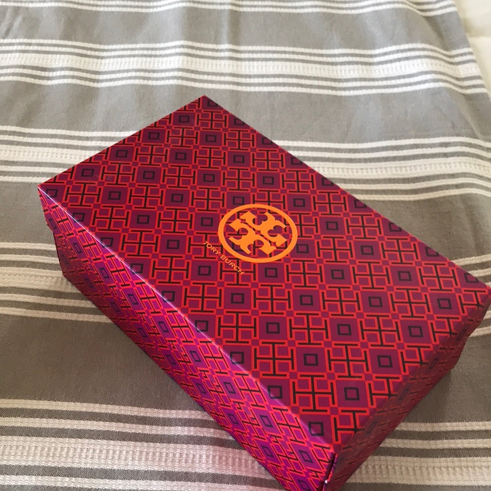 Shoe box
